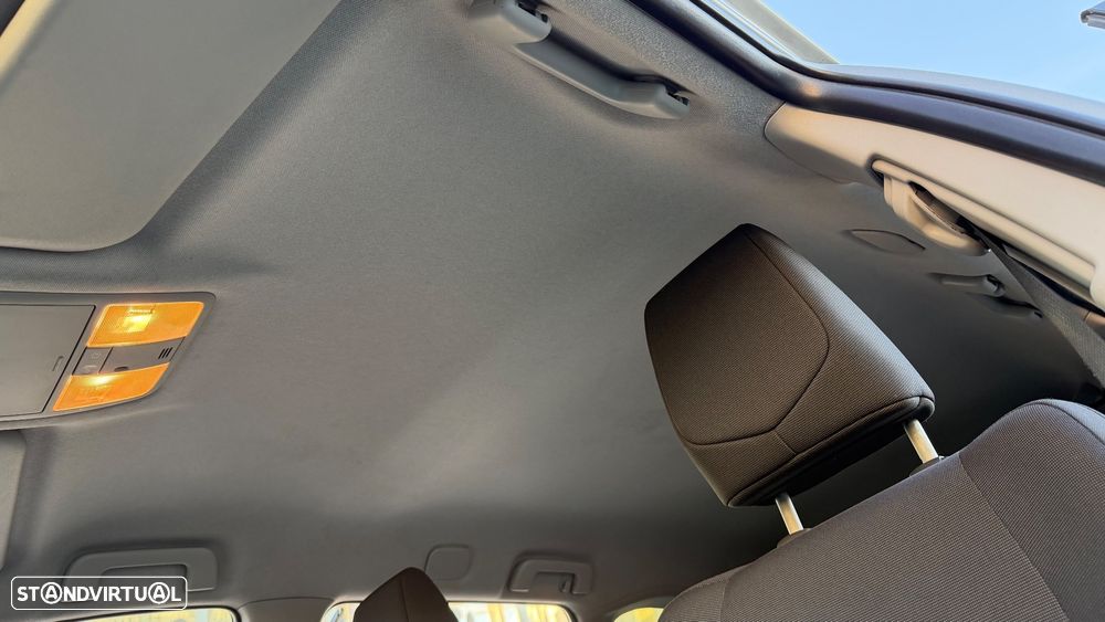 Toyota Auris Touring Sports 1.8 HSD Comfort +P.Techno+P.Sport - 32