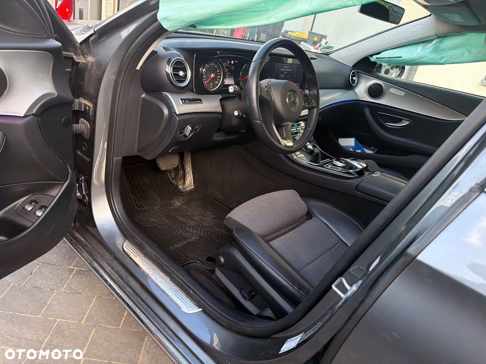 Mercedes-Benz Klasa E 250 9G-TRONIC Avantgarde - 22