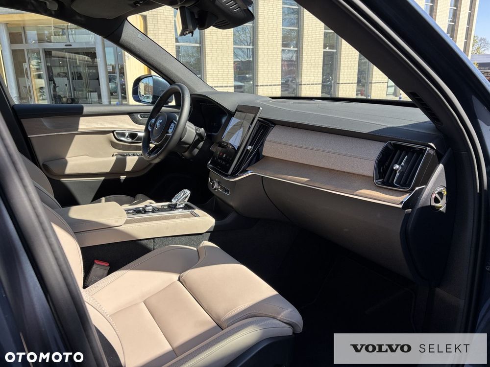Volvo XC 90 - 9