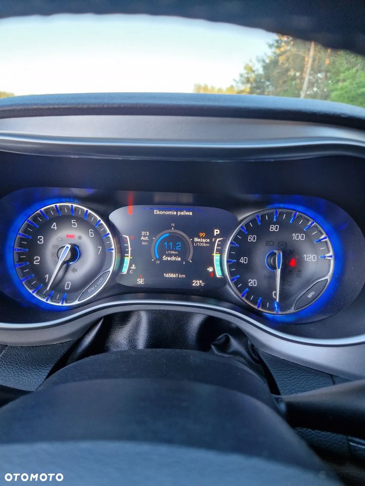 Chrysler Pacifica - 16