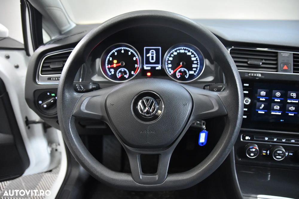 Volkswagen Golf - 16