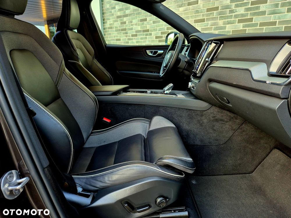 Volvo XC 60 B4 D Ultimate Dark - 28