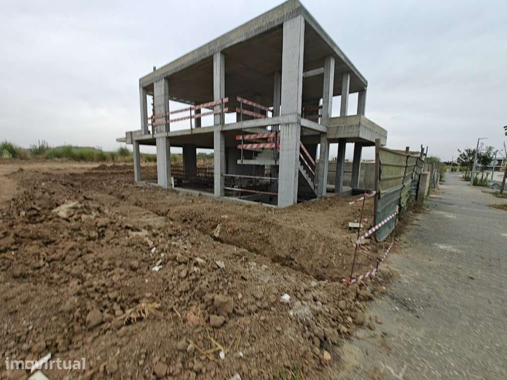 Terreno com projeto de moradia T4 junto á barragem - Grande imagem: 2/37