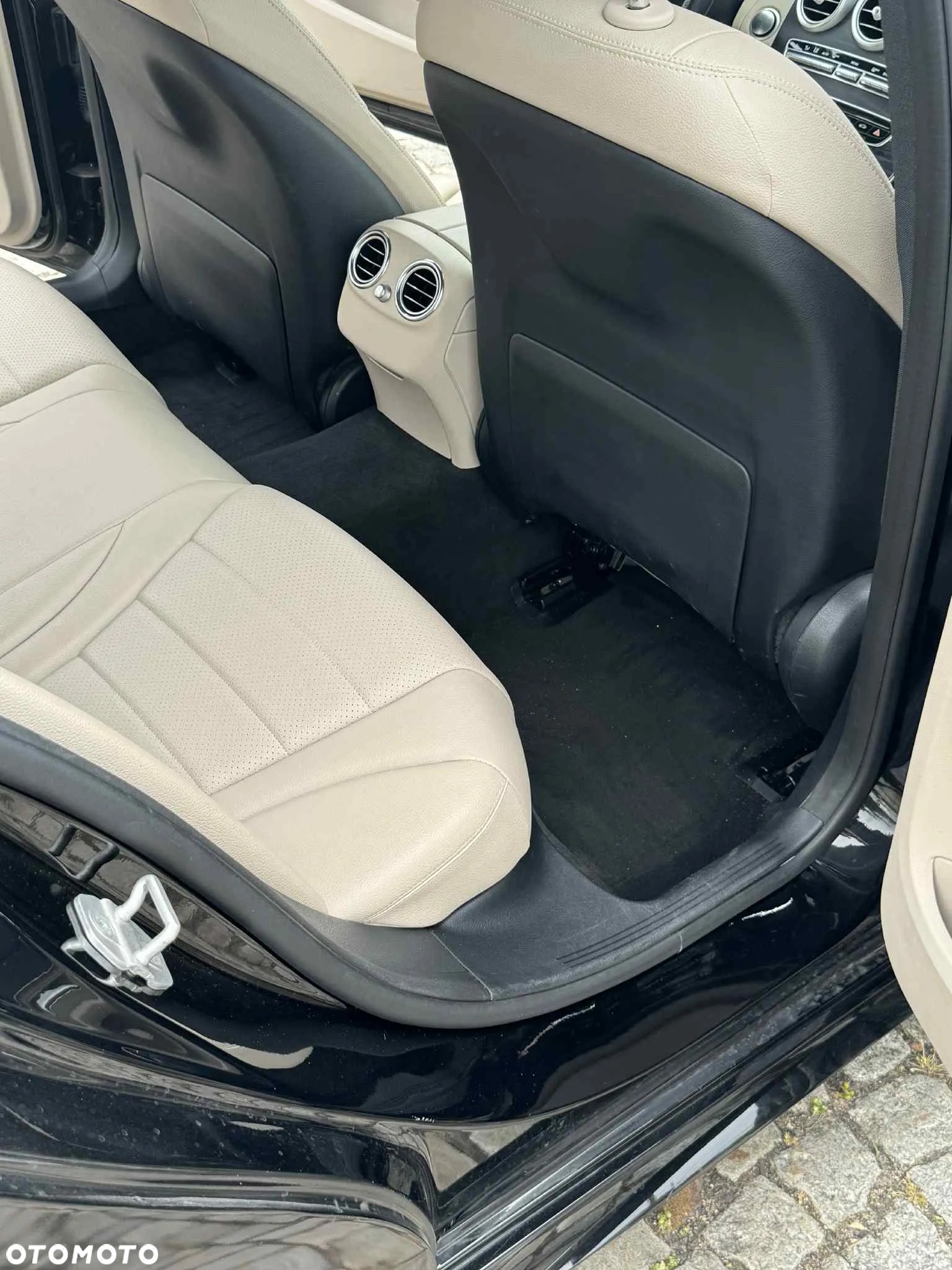 Mercedes-Benz Klasa C 300 4Matic 9G-TRONIC AMG Line - 13
