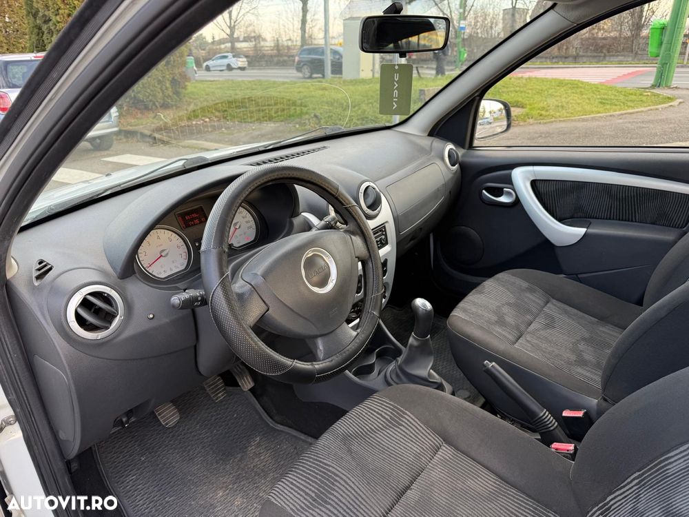 Dacia Sandero 1.2 - 8