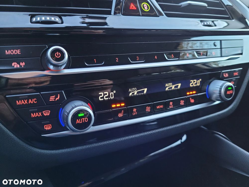BMW Seria 5 520d Sport Line - 34
