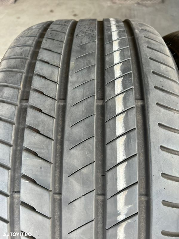 vând 2 anvelope 305/40/20 bridgestone de vară cu runflat ca noi - 2
