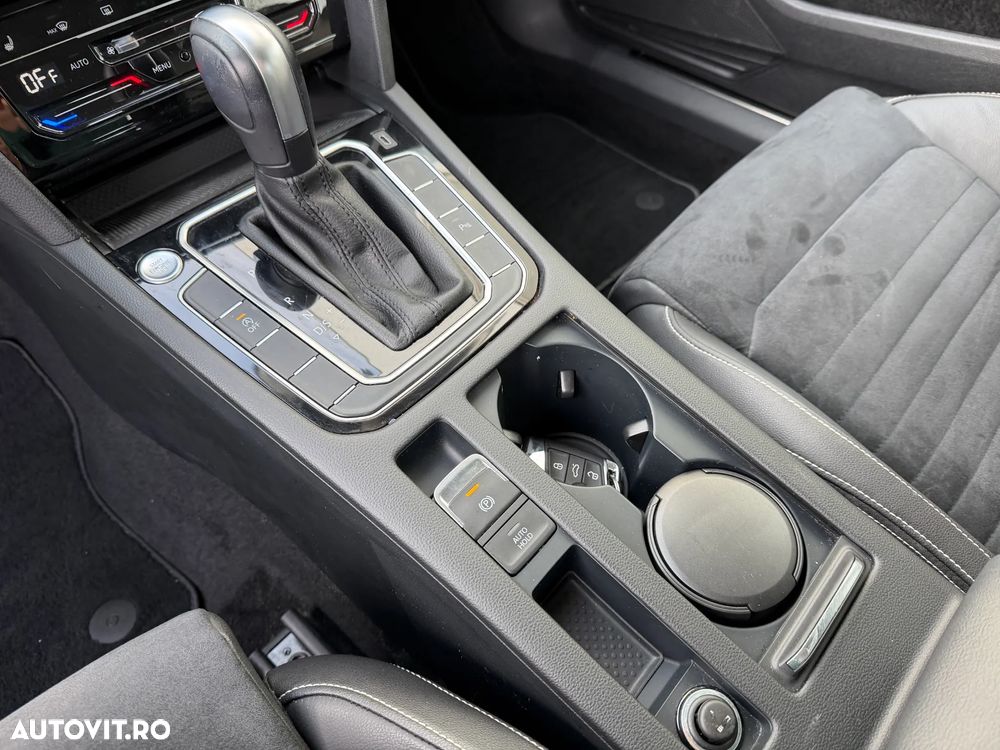 Volkswagen Passat 2.0 TDI DSG Highline - 24