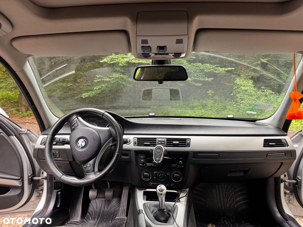 BMW Seria 3 320i - 23