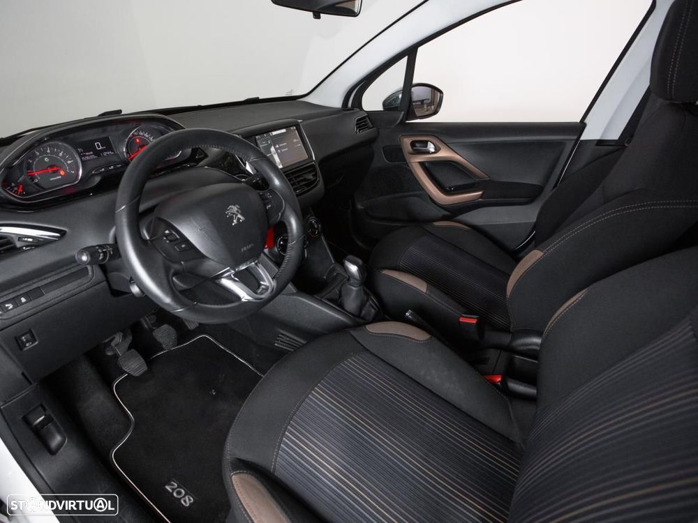 Peugeot 208 - 6