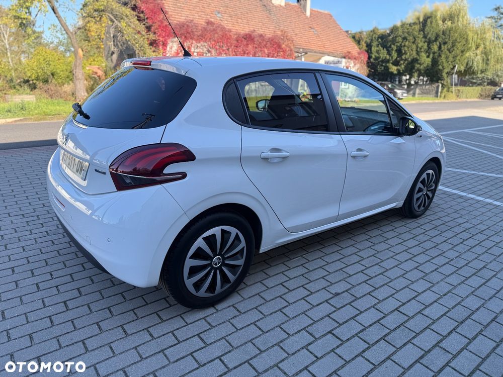 Peugeot 208 2016 photo 4