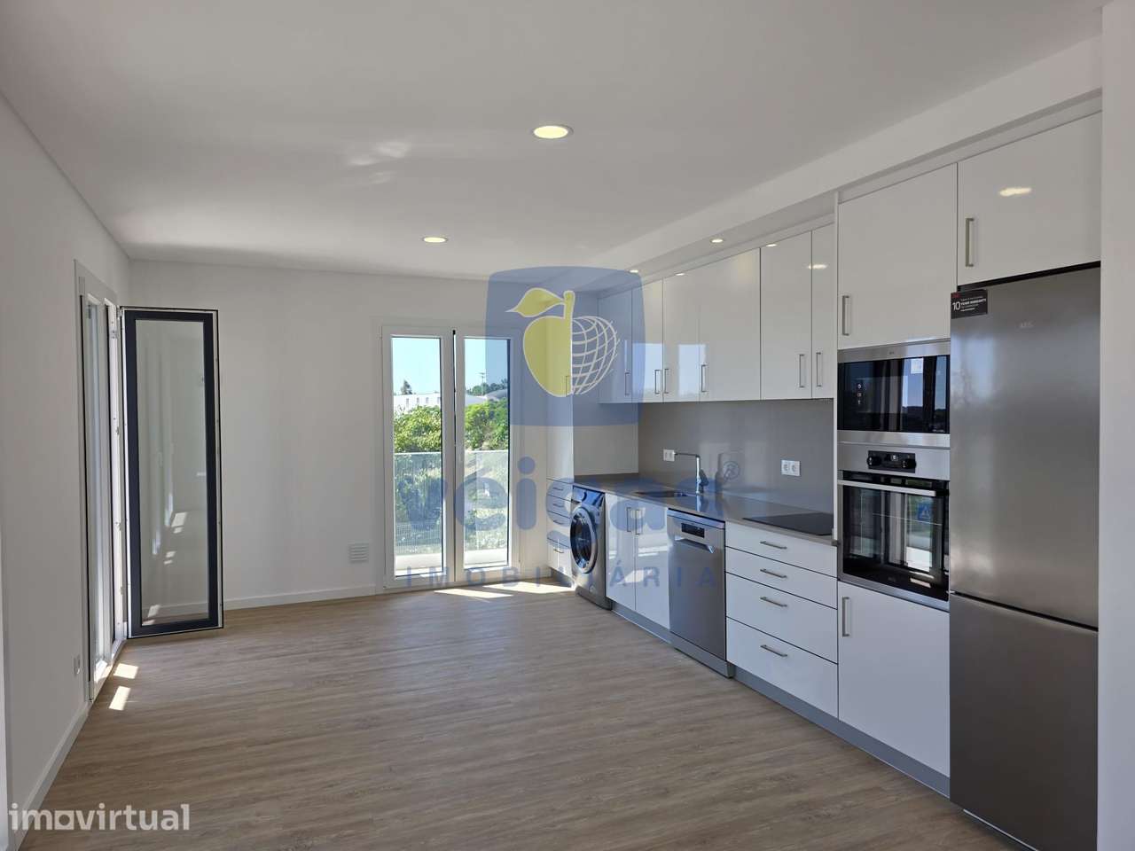 Apartamento NOVO! T2 com Garagem, junto do Colégio Rainha Dona Leonor - Grande imagem: 2/9