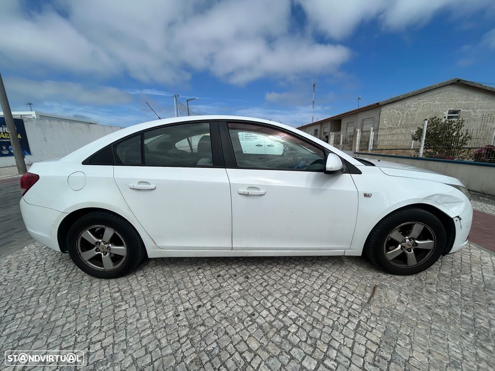 Chevrolet Cruze 1.6 LS - 4