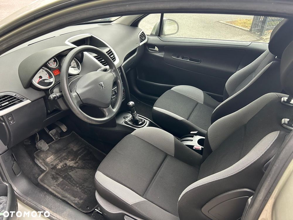 Peugeot 207 1.4 Presence Grand Prix - 4