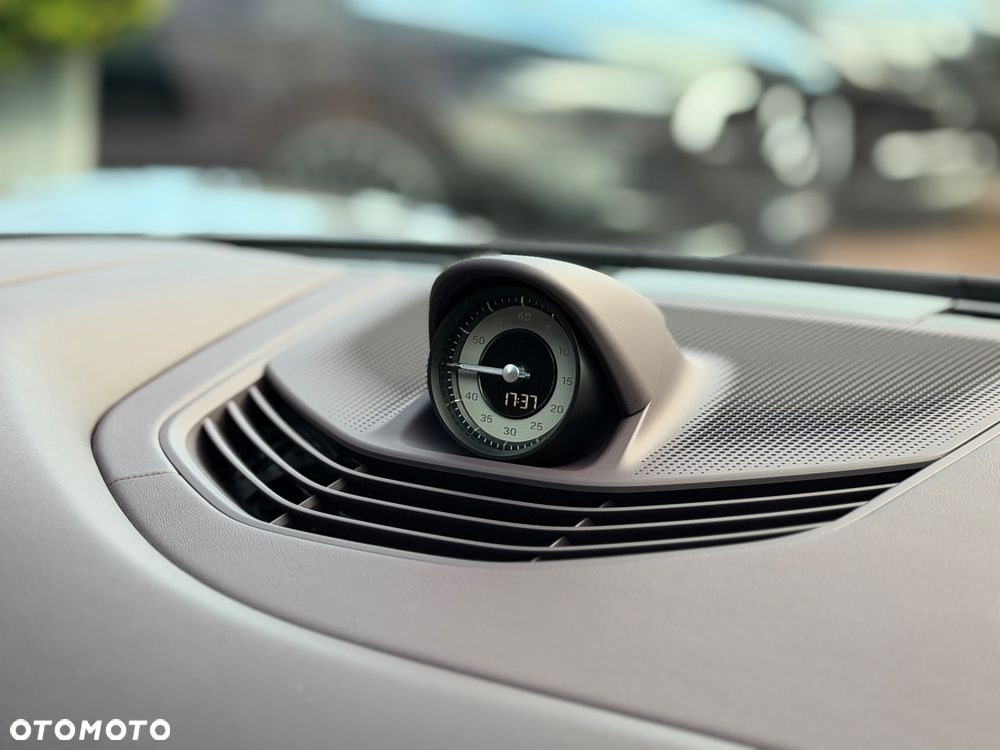 Porsche Taycan 105kWh Performance Plus - 38
