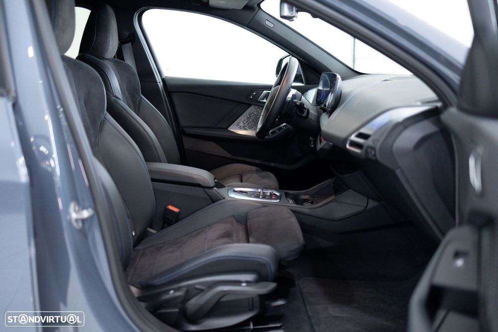 BMW 118 d Pack Desportivo M - 21