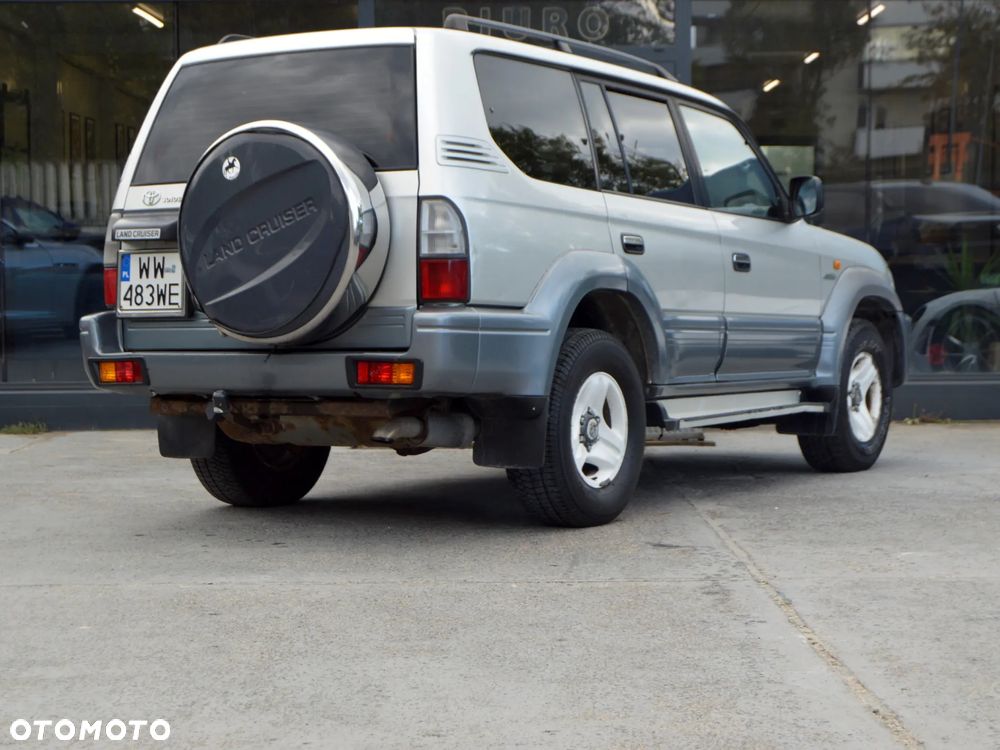 Toyota Land Cruiser - 4