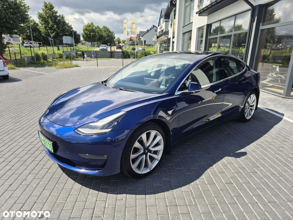 Tesla Model 3 - 1
