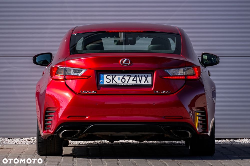 Lexus RC 200t / 300 F Sport - 12