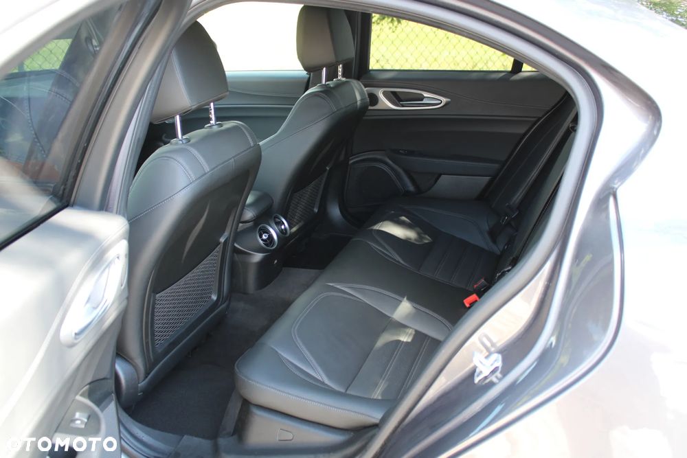 Alfa Romeo Giulia 2.0 Turbo Veloce Q4 - 16