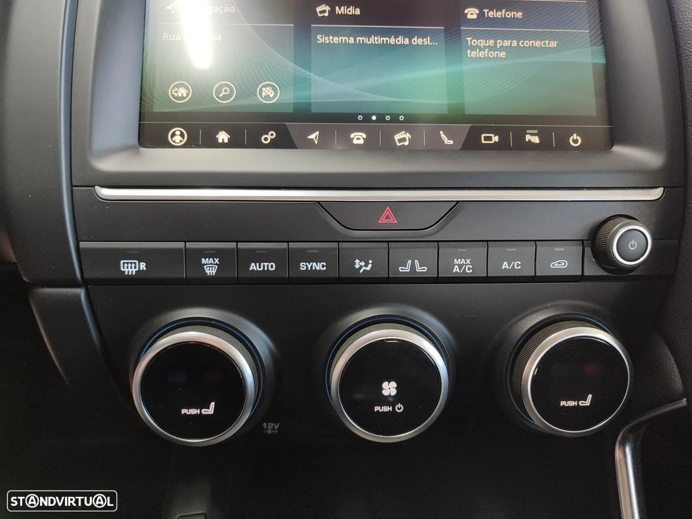 Jaguar E-Pace - 32