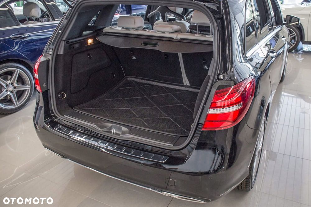 roleta bagażnika czarna a2468101800 mercedes b-class w246 2011-2018 - 3