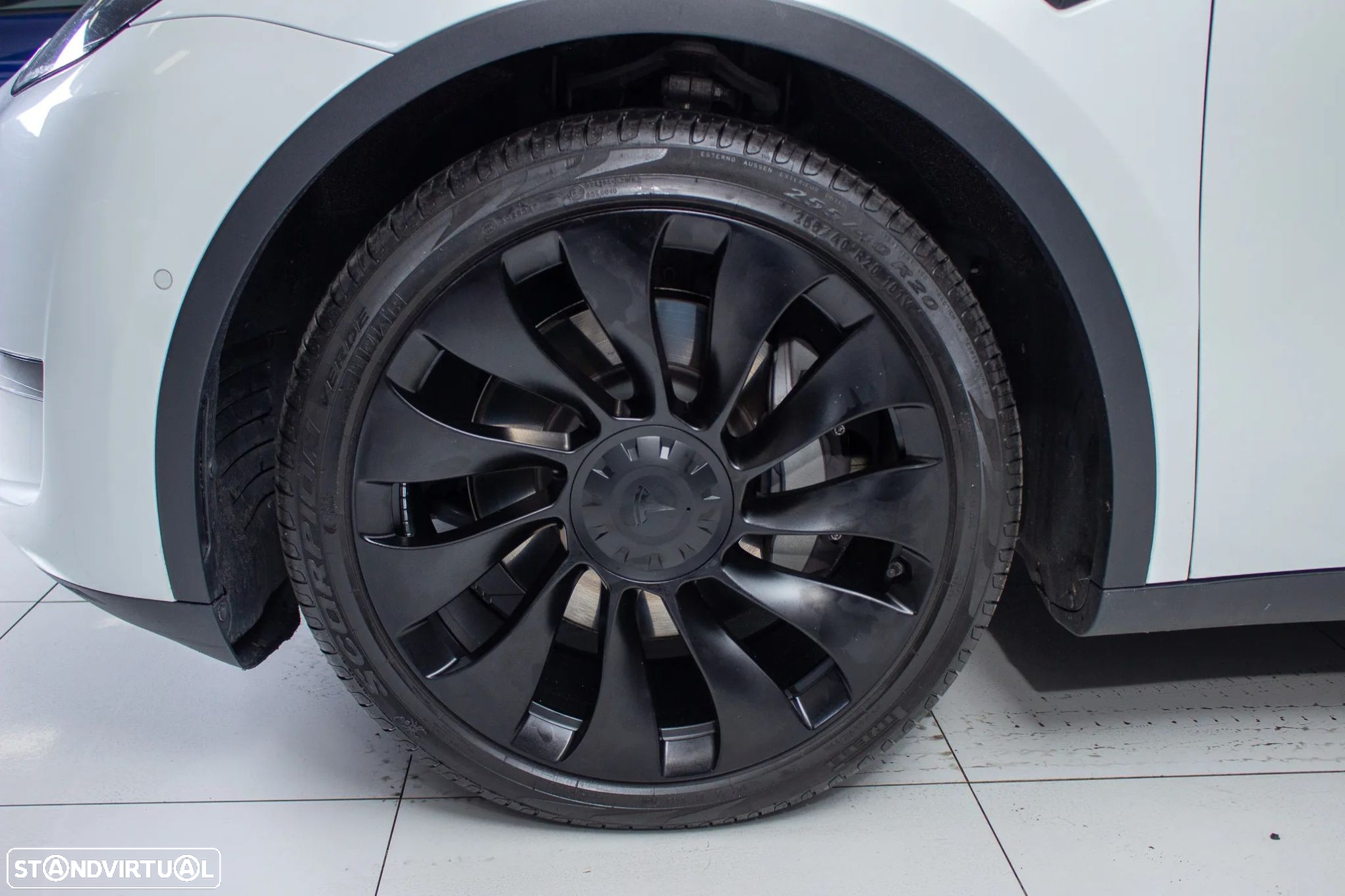 Tesla Model Y Long Range Dual Motor AWD - 22