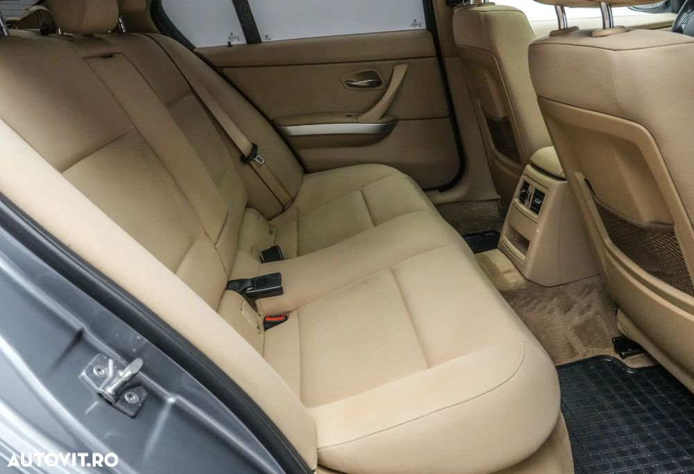 BMW Seria 3 320d EfficientDynamics Edition - 17