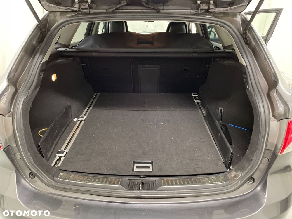 Toyota Avensis 2.0 D-4D 2010 - 32