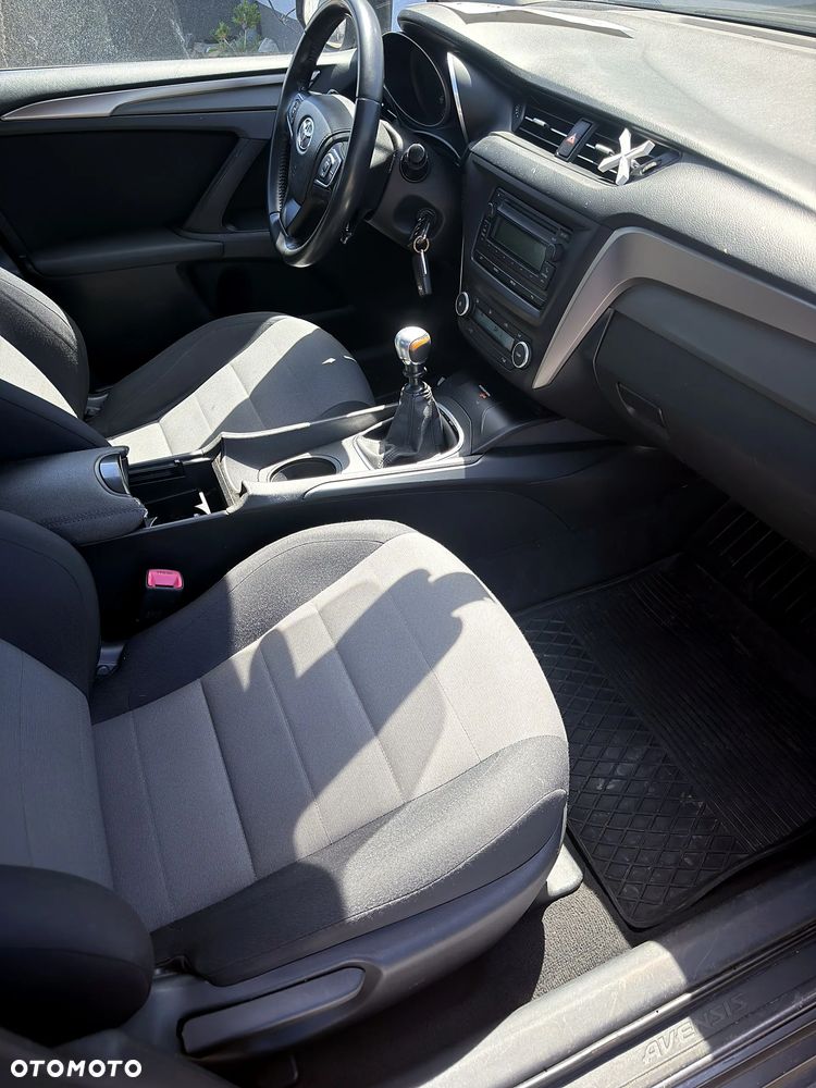 Toyota Avensis 1.8 Active - 23