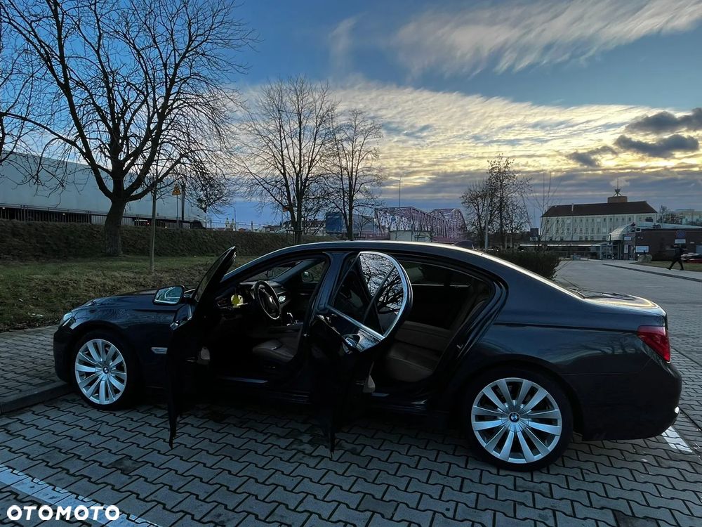BMW Seria 7 750i L xDrive - 2