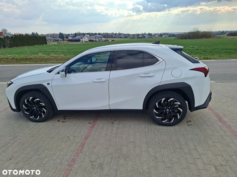 Lexus UX - 4