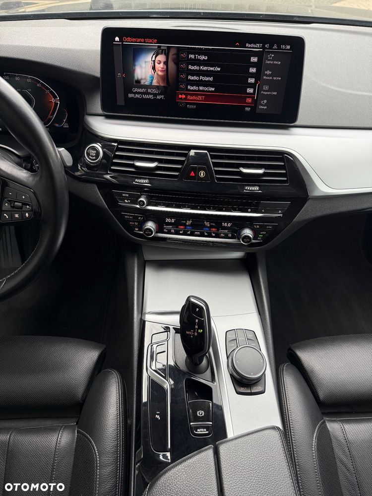BMW Seria 5 518d Business Edition sport - 31