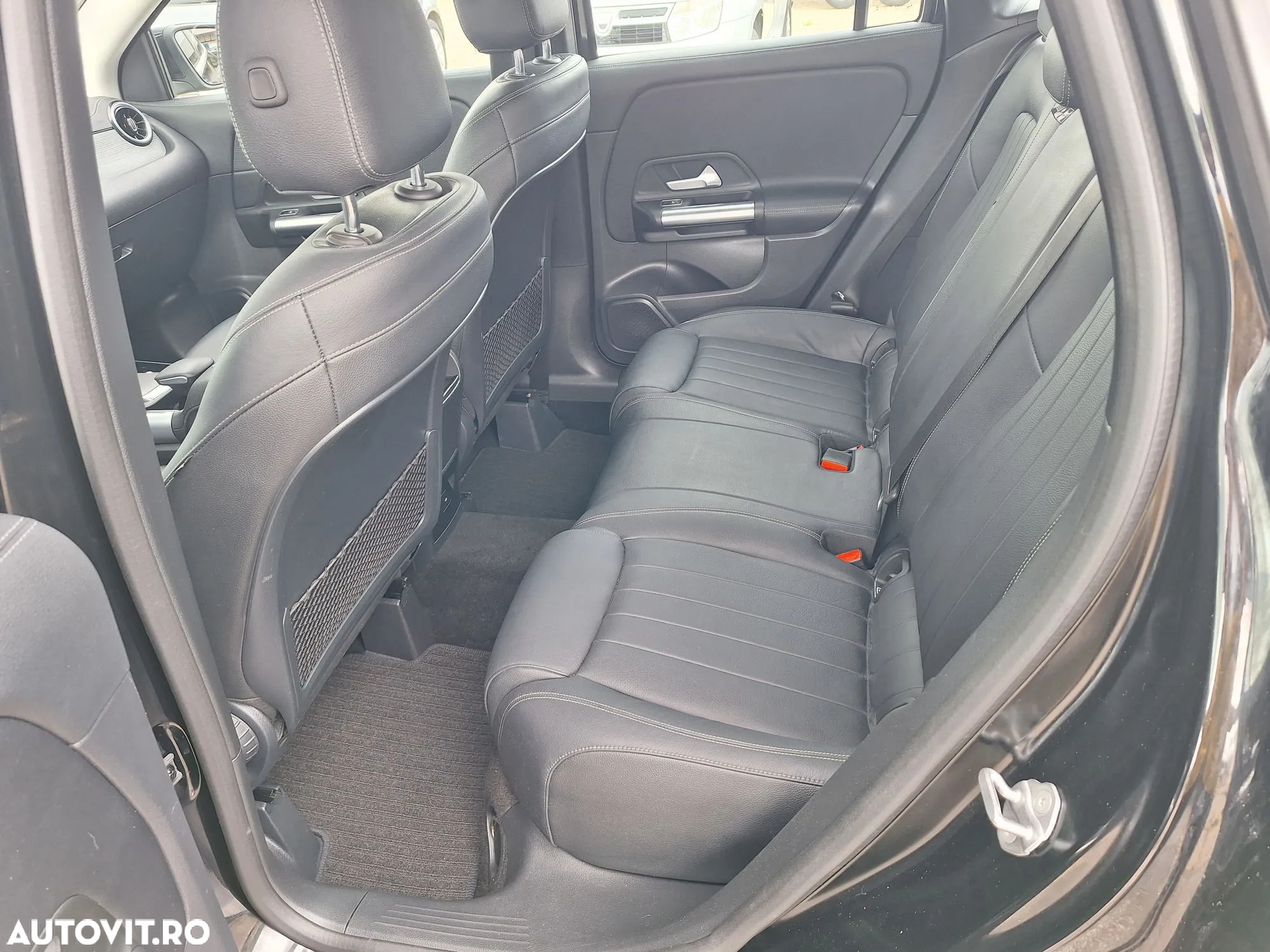 Mercedes-Benz GLA 200 d 4Matic 8G-DCT - 11