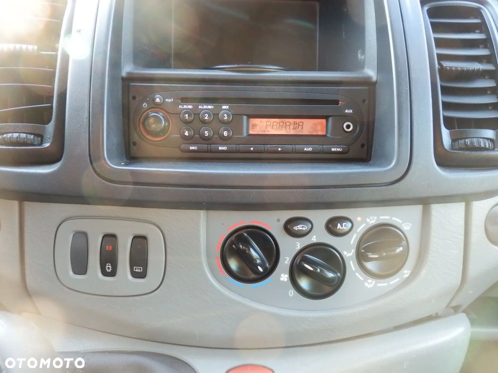 Opel Vivaro - 11