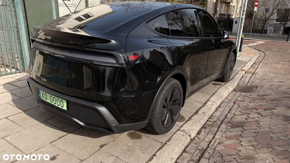 Tesla Model Y Standard Long Range RWD - 6