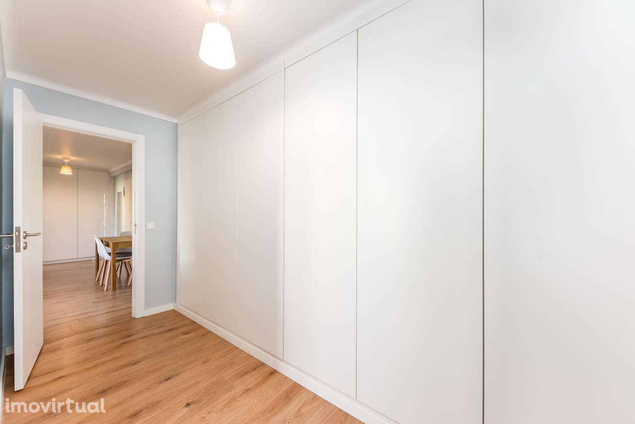 Apartamento 3 assoalhadas | Remodelado | Arrecadação | 5m do Metro - Grande imagem: 2/21