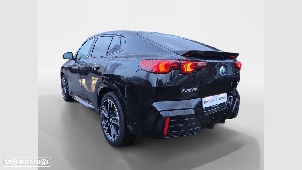 BMW iX2 eDrive20 Edição Desportiva M - 8