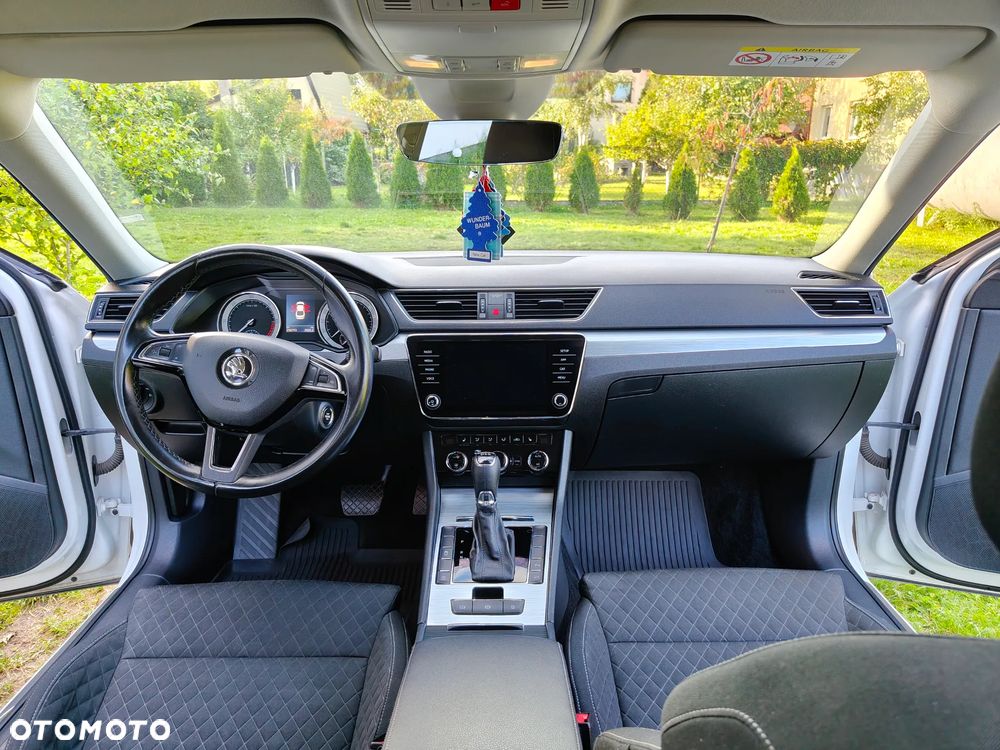 Skoda Superb 2.0 TDI Ambition DSG - 9