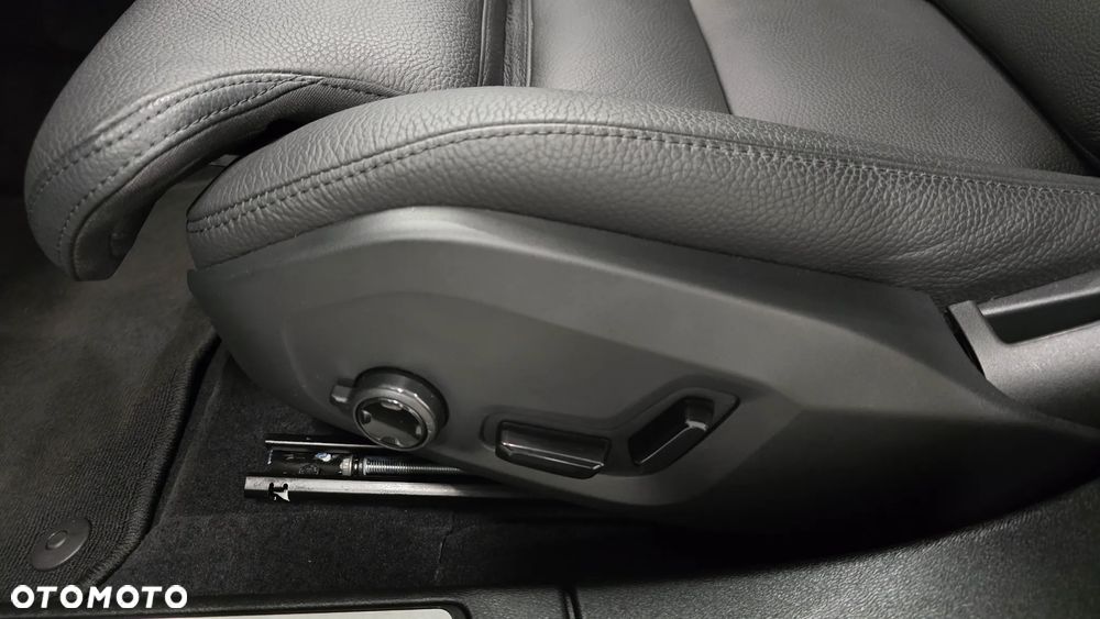 Volvo V60 B4 B DKG Plus Dark - 18