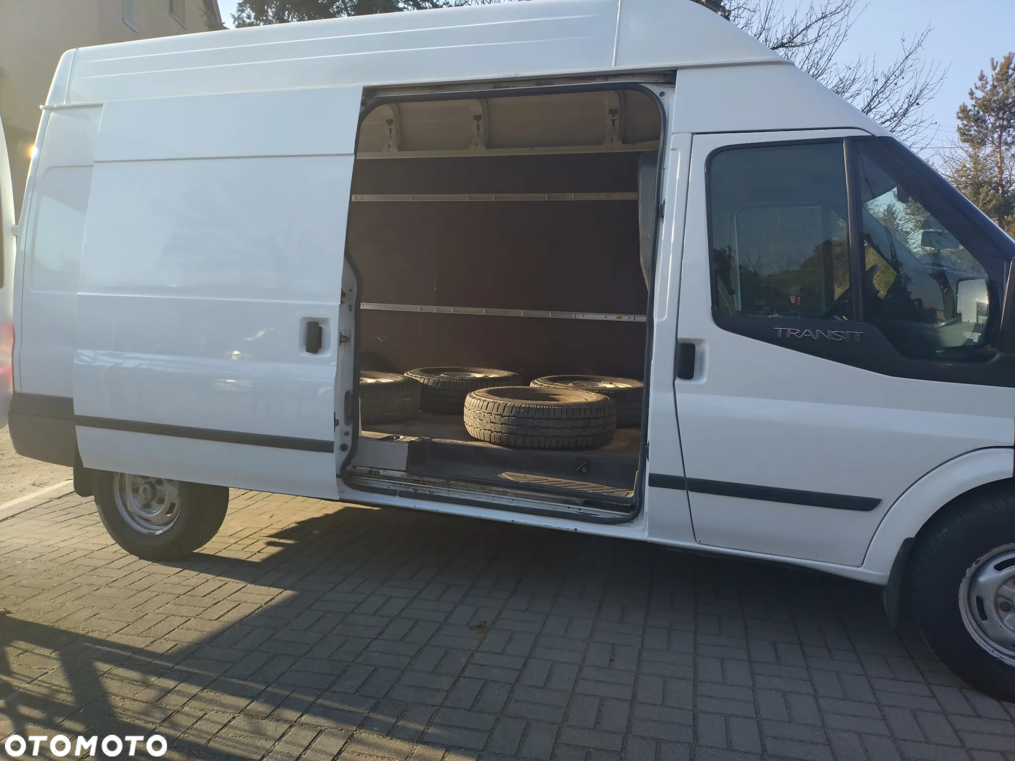 Ford Transit 350L - 15