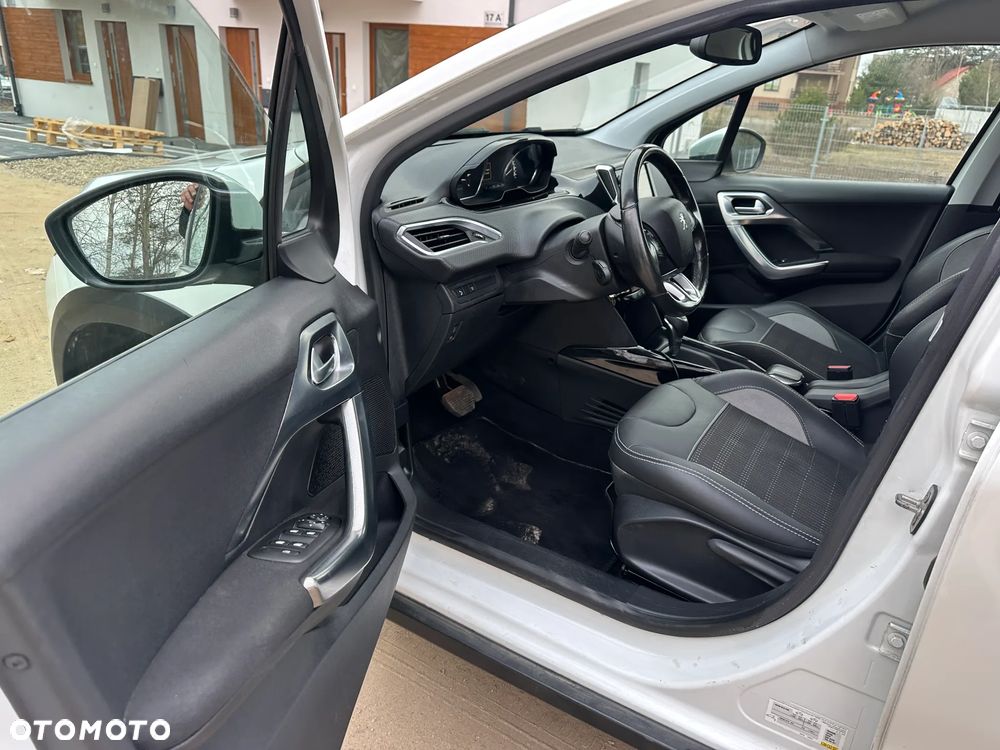 Peugeot 2008 PureTech 110 GPF EAT6 Black Edition - 20