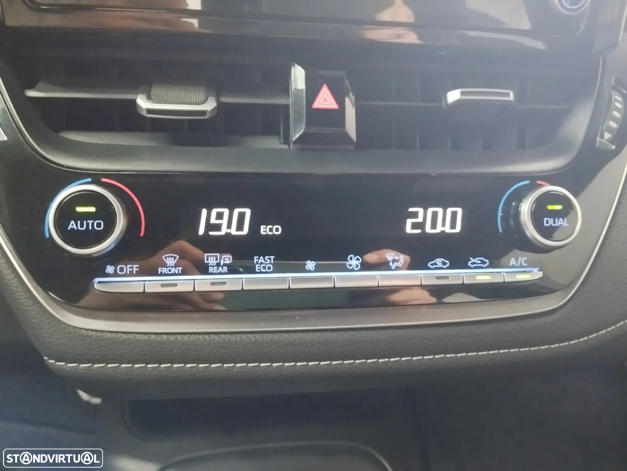 Toyota Corolla 1.8 Hybrid Comfort - 28