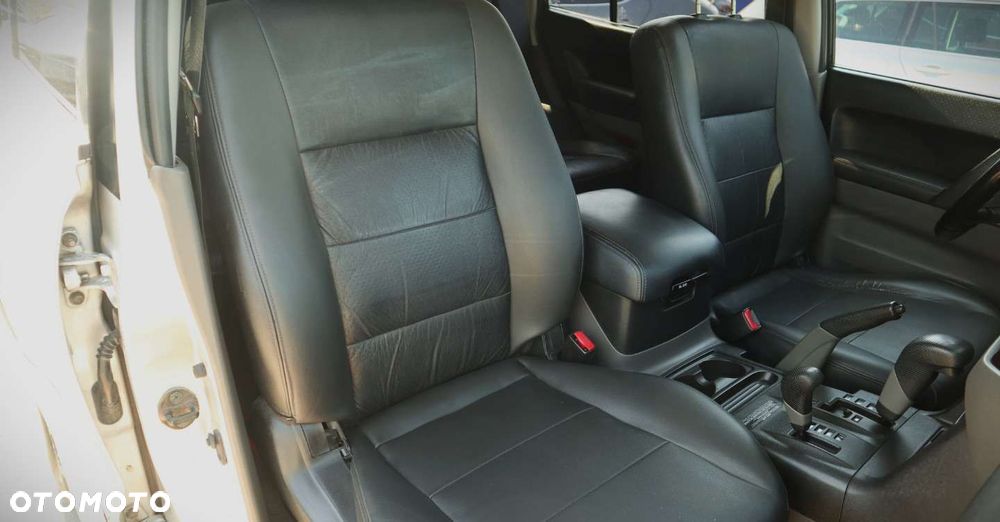 Mitsubishi Pajero - 16