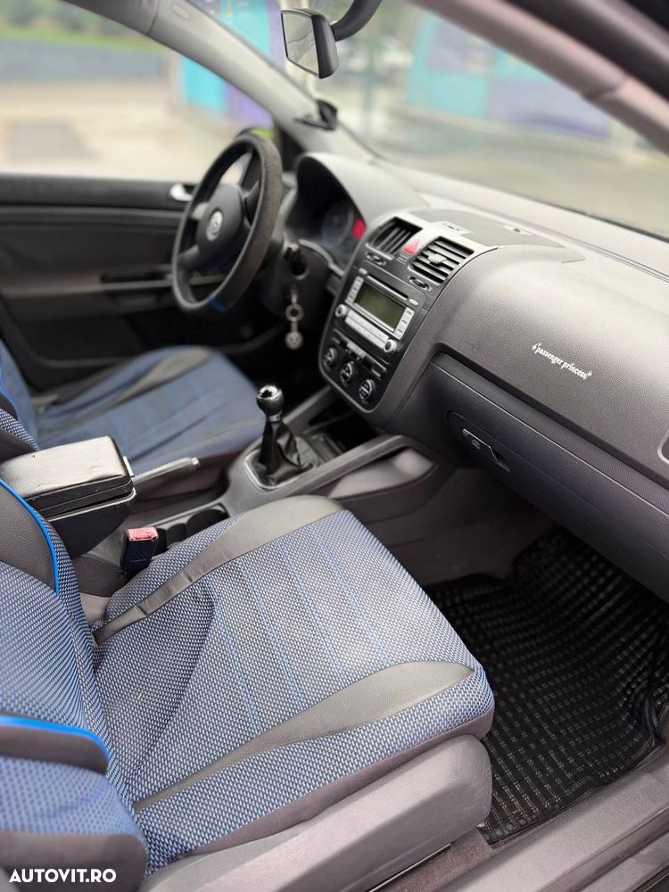 Volkswagen Golf - 6