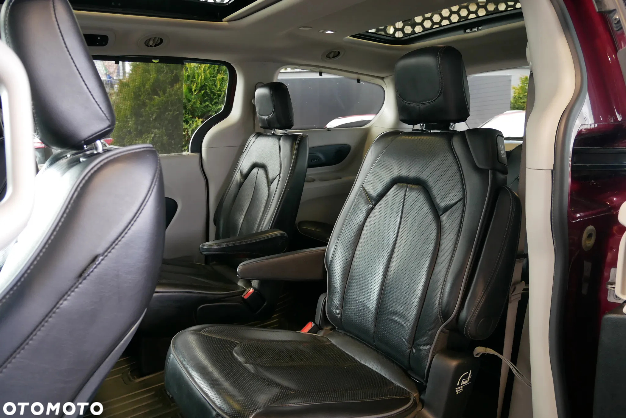 Chrysler Pacifica - 16