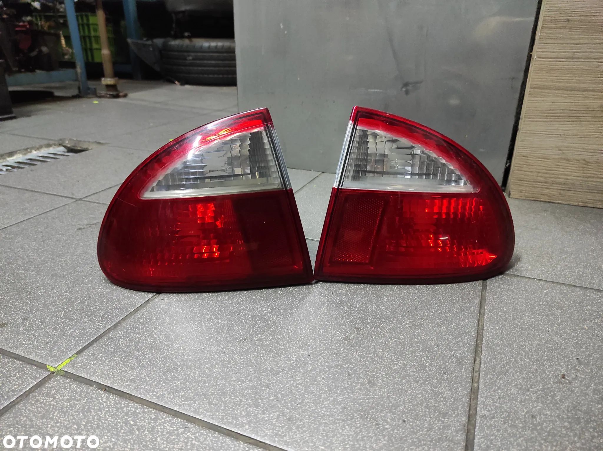LAMPA PRAWA LEWA TYLNA LEWY PRAWY TYŁ W BŁOTNIK SEAT LEON 1  WYSYŁKA !!! - 1