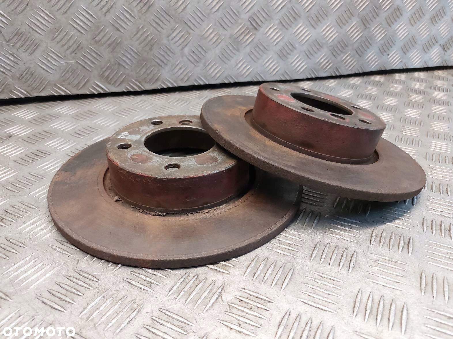 TARCZE HAMULCOWE PRZÓD + KLOCKI BMW E36 - 2