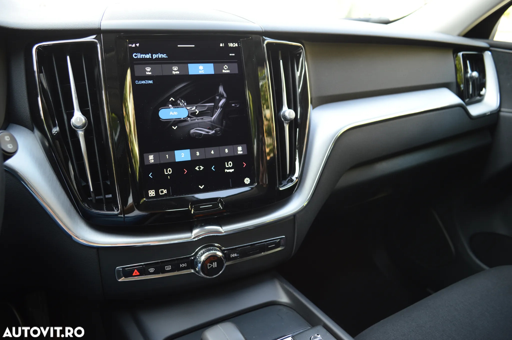 Volvo XC 60 B4 MHEV AT AWD Core - 16