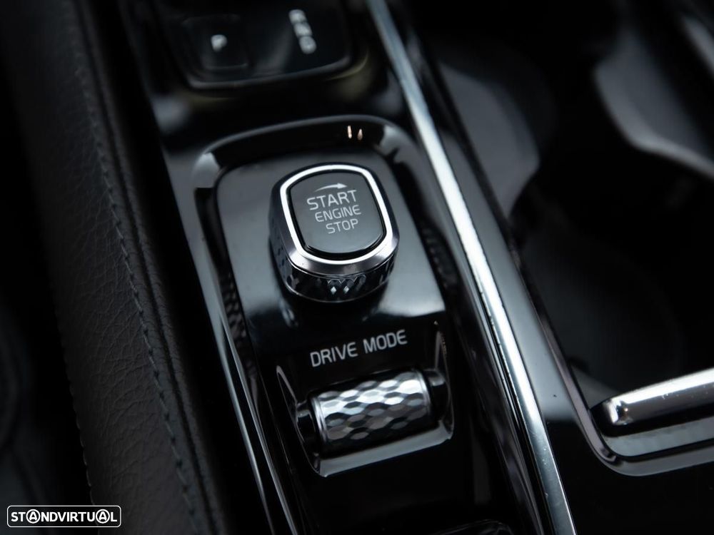 Volvo V90 2.0 T8 Momentum AWD Geartronic - 20